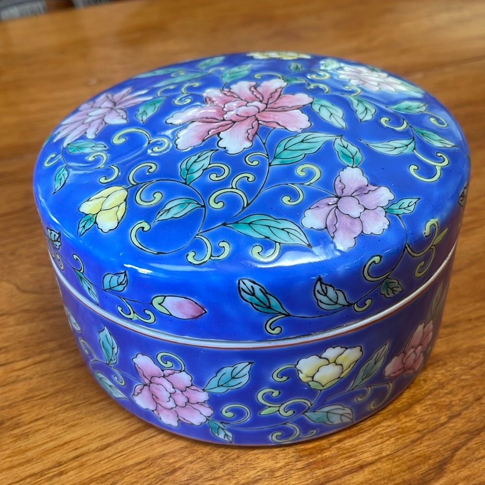 Vintage porcelain jewelry box